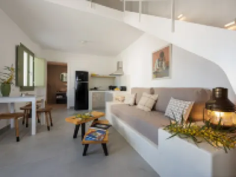 Oia Kissiri - Private Pool Villas Hotels in Finikia