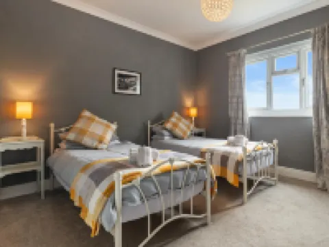 Caldey Island View - Sea Views and Log Burner Hotels in Penally
