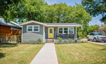 Walk to the Silos! 3 Bed 1960's Bungalow Near Baylor