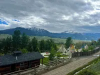 Yellowstone Tipis Hotels in Gardiner