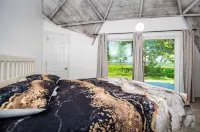 Room 04 - Lake Sumner