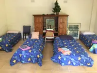 해변과 모든 것에 가까운 아름다운 2층 매너