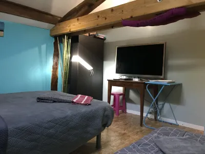 Chambres Bambou & Corail & Music Hotels in Hagetmau