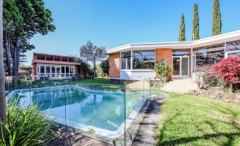 StayAU Spacious 6BR McKinnon Pool Home