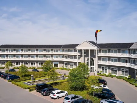 Ferienhaus in Mecklenburg-Vorpommern Mit Tropenpool & Spa Отели в г. Доббин-Линстов