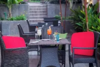 The Apartel Hotel a Botsomtwe