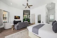 Spacious Home Wpool Tennis Court