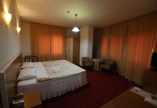 4. 아이쿳 팰리스 ..