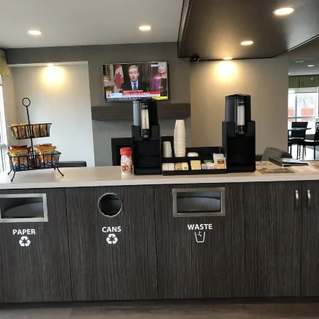Super 8 by Wyndham Lethbridge