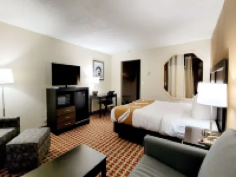 Quality Inn & Suites Hotels in Marion