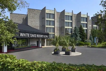 White Oaks Conference & Resort Spa Отели рядом с достопримечательностью «Сентенниал Лилак Гарден»