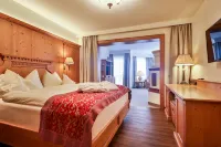 Traumhotel Alpina - 4 Sterne Superior Luxushotel - balcony