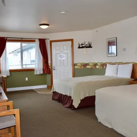 Longliner Lodge and Suites