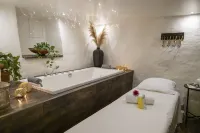 Treetop Spa Hangout & Hotel - Spa