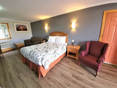 Knights Inn Colonial Fireside Inn Hotel dekat CFB Petawawa Military Museum