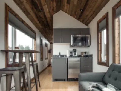 Bay Point Landing Hotels in Coos Bay