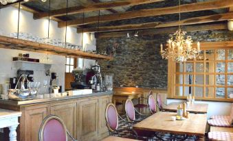 House Full of Charm & Comfort, Great Calm, Large Sauna, Large Hot Tub