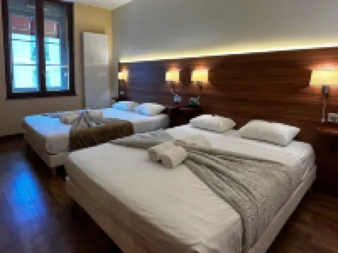 Hôtel Terminus - Pizzeria Pizz'a Gogo - Salle de Sport - Face à la Gare Hotels in Jura