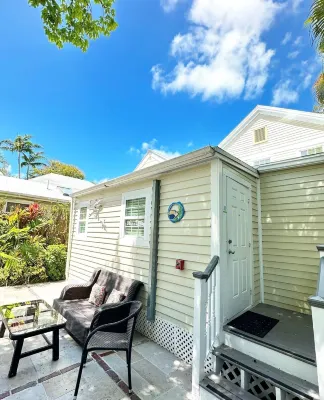 Westwinds Inn Hotels near Mallory Square