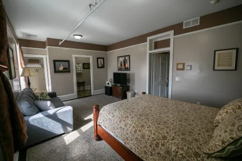 Nauvoo Temple House Hotel Hotels in Fort Madison