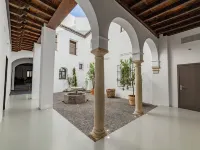 Casa del Cardenal Hotels near Roman bridge