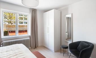 Sanders Charm - Endearing Two-Bedroom Apartment with Shared Garden