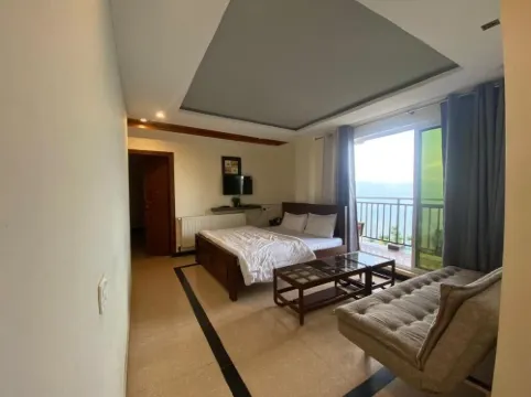 AK Hotel & Suites