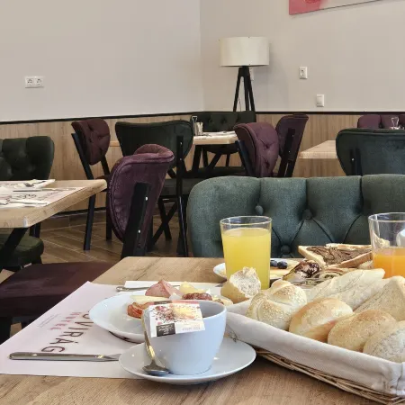 Holdvirág Hotel