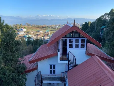 The Dharmas Resort Отели рядом с достопримечательностью «Golu Devta temple»