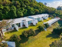 413 Hamahiga Hotel＆Cafe Hotels in Uruma