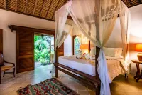 Taman Selini Wahana Beach Resort Отели рядом с достопримечательностью «Biorock Pemuteran bali»