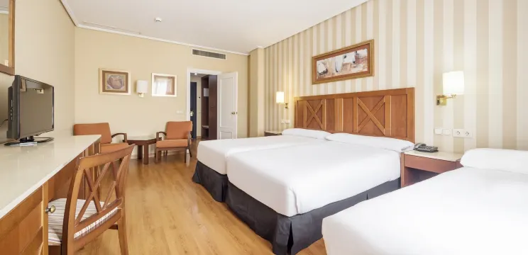 Hotel ILUNION Alcora Sevilla Habitaciones Photos