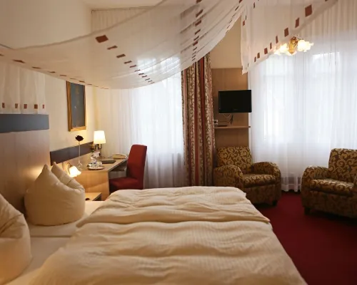 โรงแรมวุปเปอร์ทาลเลอร์ โฮฟ โรงแรมในเรมส์ชีด