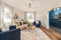Charming 1 Bed Historical Apartment - Steps to Downtown Midland