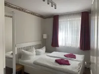 For families, friends, children. Large garden, 4/5 bedrooms, fireplace. Central!