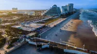 Amazing Ocean Front Property on Daytona Beach with amazing views & full kitchen