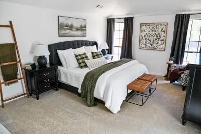 Cozy Modern Farmhouse with pool! Close to downtown Wylie! Hotels near Walmart Supercenter