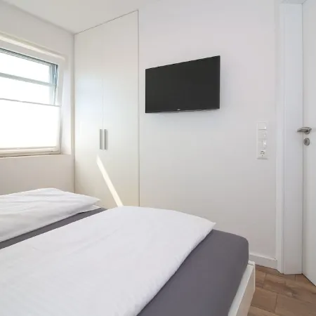Comfortable apartment on the upper floor for 4 people with balcony, garden & terrace.