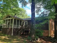 Discover Your Vacation Haven in Greenville, SC – B5 Homes! 鄰近The Turtle Shell的酒店