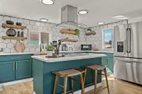 Trendy & Modern. Furry Friends welcome!