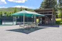 Lovely Studio Remodeled in 2020 with Shared Pool, Hot Tub & Lift Access Hotels in Ketchum
