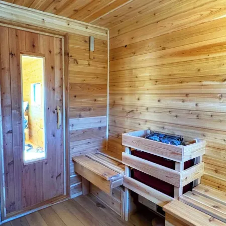 Charming Mountain-View Waterfront Retreat – Hot Tub, Sauna, Game Room & Fire Pit