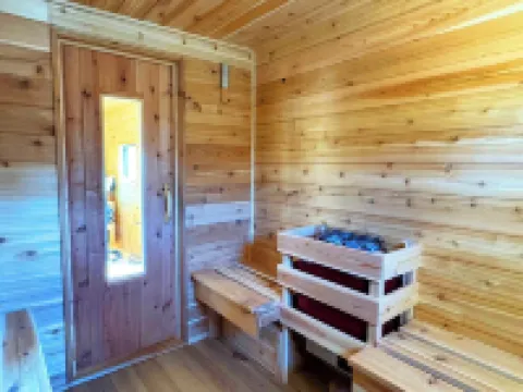 Charming Mountain-View Waterfront Retreat – Hot Tub, Sauna, Game Room & Fire Pit