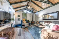 Scenic Deck and Luxurious Hot Tub - Charming Mountain Retreat Hotels in Frisco