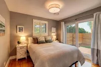 Charming Cottage - Fenced Yard, Firepit, High-Speed WiFi Hotels in Littleton