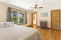 Mountain Views and Bubbling Hot Tub - Charming Multi-Family Retreat