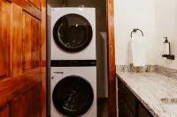 Mountain Studio with Full Kitchen and Smart Hdtv - Modern Retreat Hotels in Evergreen