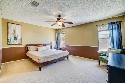 Home with backyard, central AC, & washer/dryer - drive minutes to downtown Hotels in Round Rock