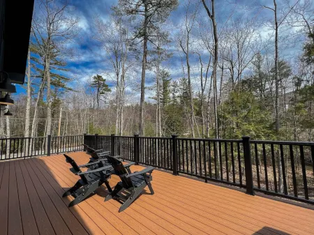 Spacious Retreat with Unmatched Quality and Charm - Luxury Haven