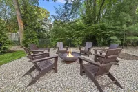 Lakeside Luxury with Hot Tub and Modern Charm - Exquisite Cottage Retreat